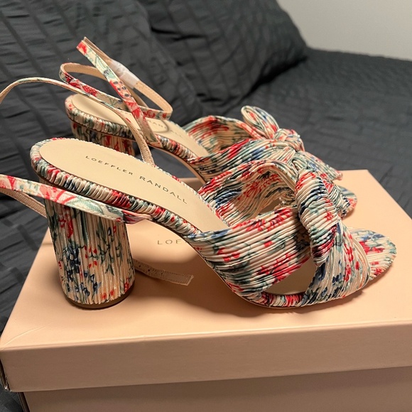 NEW Loeffler Randall Camellia Heels Size 10 - Picture 8 of 9
